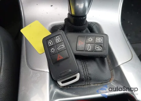 2017 Volvo V60 Cross Country T5 z USA, uszkodzony, nr VIN YV440MWK4H1037458